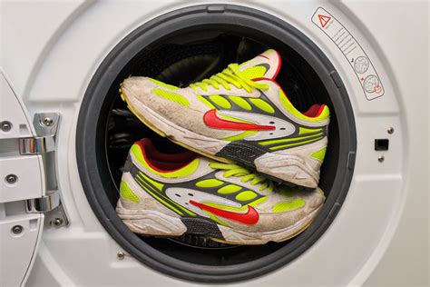 nike air max deluxe waschen|wash nike sneakers in washer.